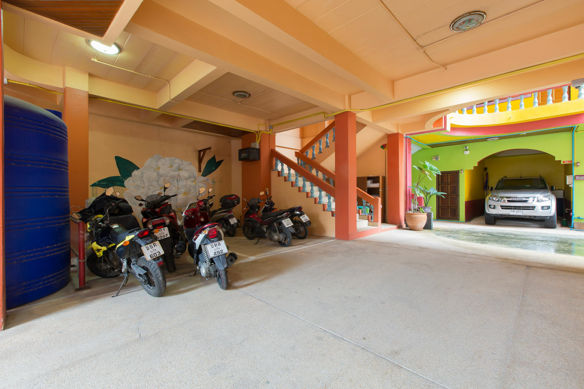 Chusri Hotel Patong Exterior foto